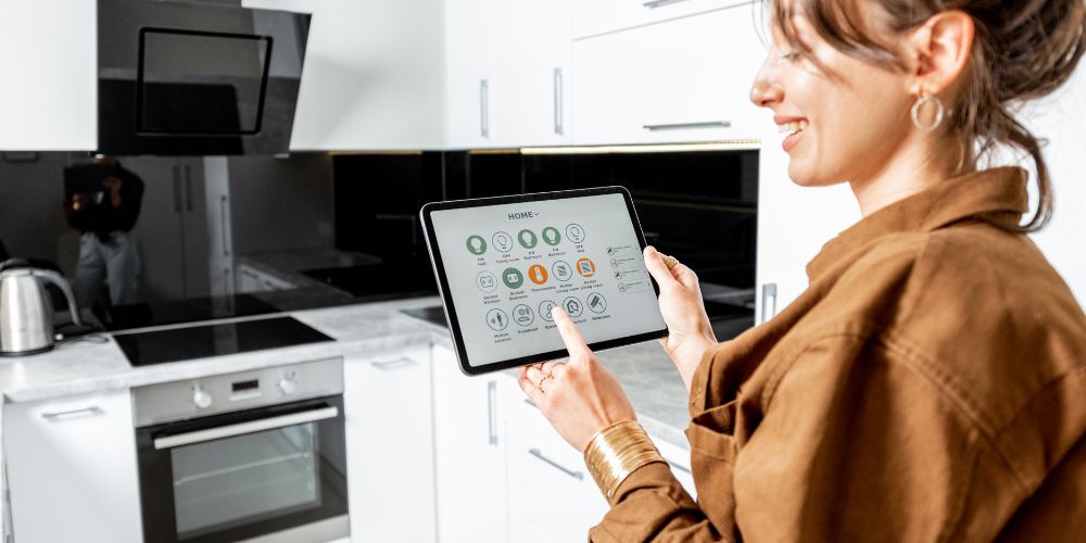 Controlling-Kitchen-Using-Digital-Tablet.jpg