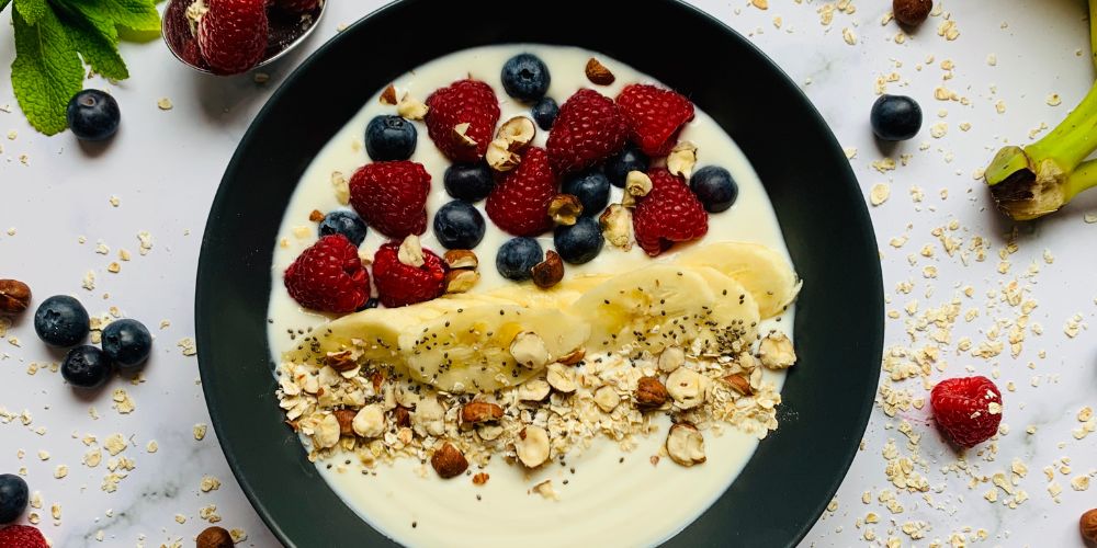 Healthy-Breakfast-Bowl-Oatmeal-Fruits.jpg