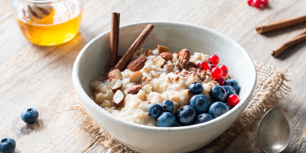Oatmeal-porridge-bowl-fruits-nuts-cinnamon.jpg
