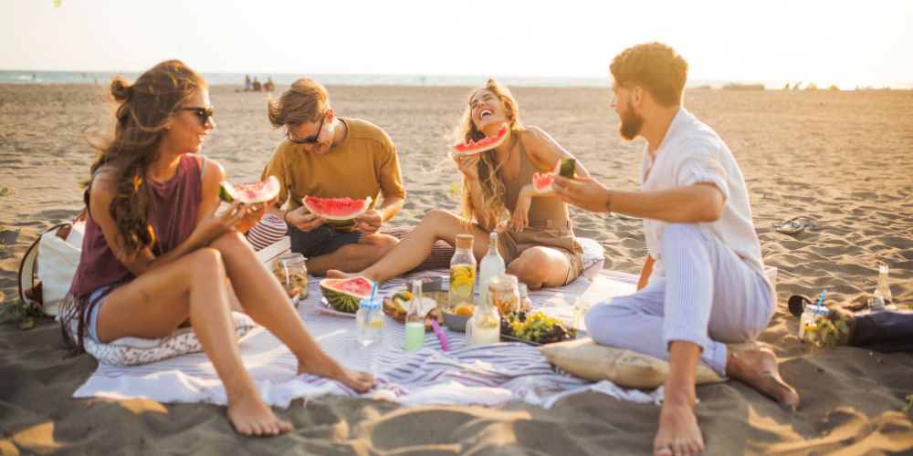eating-in-beach.jpg