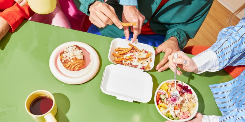 friends-healthy-meal-dinner-table.jpg