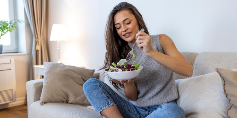 person-eating-healthy-lunch-calm.jpg
