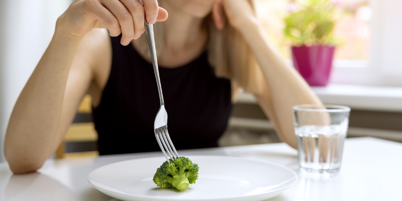 woman-dieting-small-portion-food.jpg