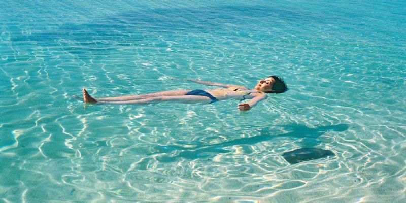 A&phi;&upsilon;&delta;&alpha;&tau;&omega;&mu;έ&nu;&omicron;&sigmaf; &mu;έ&sigma;&alpha; &sigma;&tau;&eta; &theta;ά&lambda;&alpha;&sigma;&sigma;&alpha;;