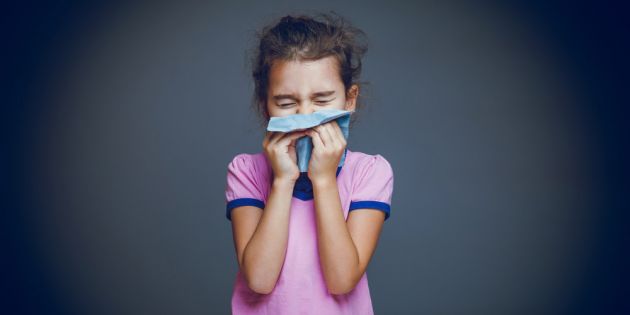 mikro koritsaki pou fternizetai