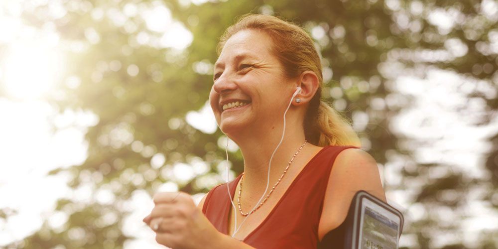 gynaika pou kanei xaroumenh jogging