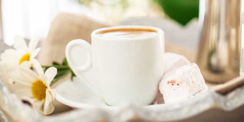 &Epsilon;&lambda;&lambda;&eta;&nu;&iota;&kappa;ό&sigmaf; &kappa;&alpha;&phi;έ&sigmaf;: &pi;&alpha;&rho;ά&delta;&omicron;&sigma;&eta; &kappa;&alpha;&iota; &upsilon;&gamma;&epsilon;ί&alpha; &sigma;&epsilon; &kappa;ά&theta;&epsilon; &gamma;&omicron;&upsilon;&lambda;&iota;ά