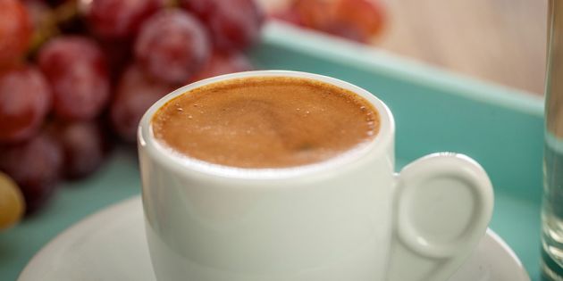 &Eta; &kappa;&alpha;&rho;&delta;&iota;ά &tau;&omicron;&upsilon; &epsilon;&lambda;&lambda;&eta;&nu;&iota;&kappa;&omicron;ύ &kappa;&alpha;&phi;έ &chi;&tau;&upsilon;&pi;ά&epsilon;&iota; &sigma;&tau;&eta;&nu; &Iota;&kappa;&alpha;&rho;ί&alpha;