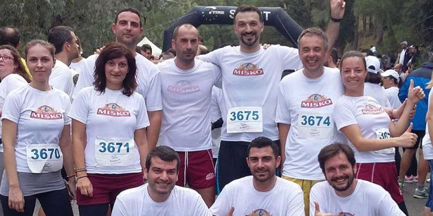 &Eta; MISKO &sigma;&tau;&eta;&rho;ί&zeta;&epsilon;&iota; &tau;&omicron;&nu; 2&omicron; &alpha;&gamma;ώ&nu;&alpha; &delta;&rho;ό&mu;&omicron;&upsilon; &laquo;&Omicron;&Lambda;&Omicron;&Iota;  &Mu;&Alpha;&Zeta;&Iota; &Mu;&Pi;&Omicron;&Rho;&Omicron;&Upsilon;&Mu;&Epsilon;&raquo;   &mu;&epsilon; 6.000 &mu;&epsilon;&rho;ί&delta;&epsilon;&sigmaf; &zeta;&upsilon;&mu;&alpha;&rho;&iota;&kappa;ώ&nu;