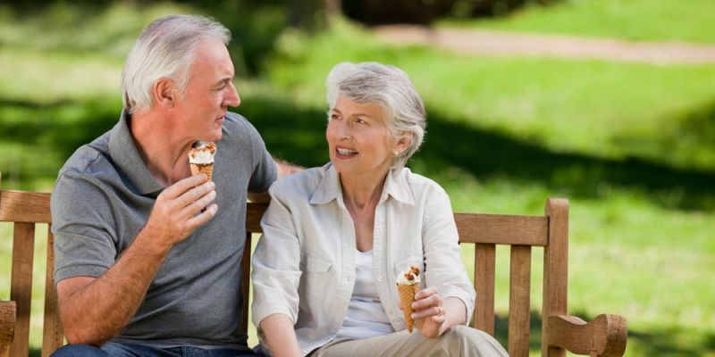 &Eta;&lambda;&iota;&kappa;&iota;&omega;&mu;έ&nu;&alpha; ά&tau;&omicron;&mu;&alpha; &kappa;&alpha;&iota; &delta;&iota;&alpha;&beta;ή&tau;&eta;&sigmaf;