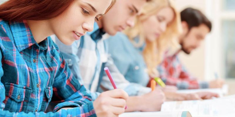 &Mu;&epsilon;&lambda;έ&tau;&eta; &kappa;&alpha;&iota; &epsilon;&nu;&upsilon;&delta;ά&tau;&omega;&sigma;&eta;