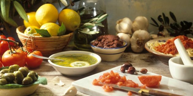 &Mu;&epsilon;&sigma;&omicron;&gamma;&epsilon;&iota;&alpha;&kappa;ή &delta;&iota;&alpha;&tau;&rho;&omicron;&phi;ή, &gamma;&iota;&alpha;&tau;ί &epsilon;ί&nu;&alpha;&iota; &sigma;&eta;&mu;&alpha;&nu;&tau;&iota;&kappa;ή;