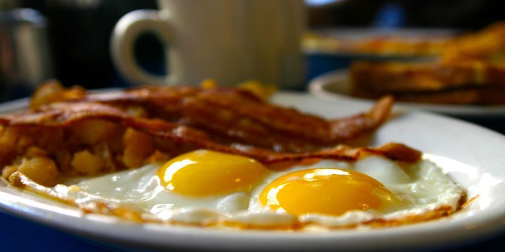 avga melata kai bacon
