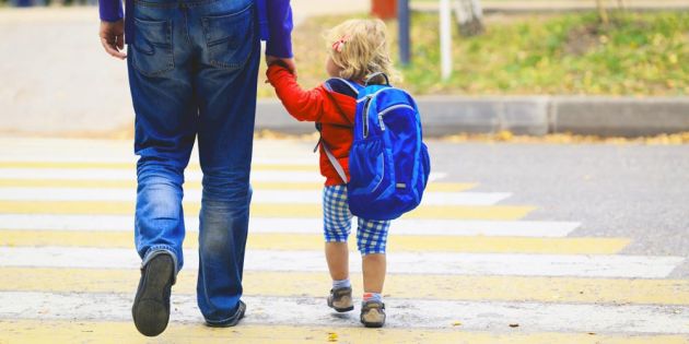 &Sigma;&tau;&omicron; &sigma;&chi;&omicron;&lambda;&epsilon;ί&omicron; &mu;&epsilon; &tau;&alpha; &pi;ό&delta;&iota;&alpha; ή &tau;&omicron; &sigma;&chi;&omicron;&lambda;&iota;&kappa;ό;