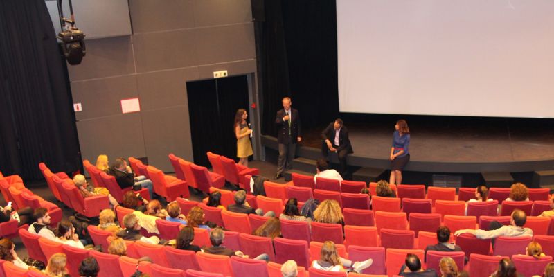 Sugar Blues: H &tau;&alpha;&iota;&nu;ί&alpha; &tau;&omicron;&upsilon; &delta;&iota;&alpha;&beta;ή&tau;&eta;!