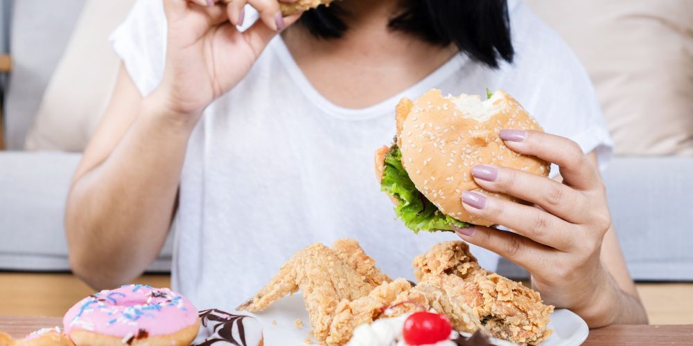 yperkatanalosi junk food