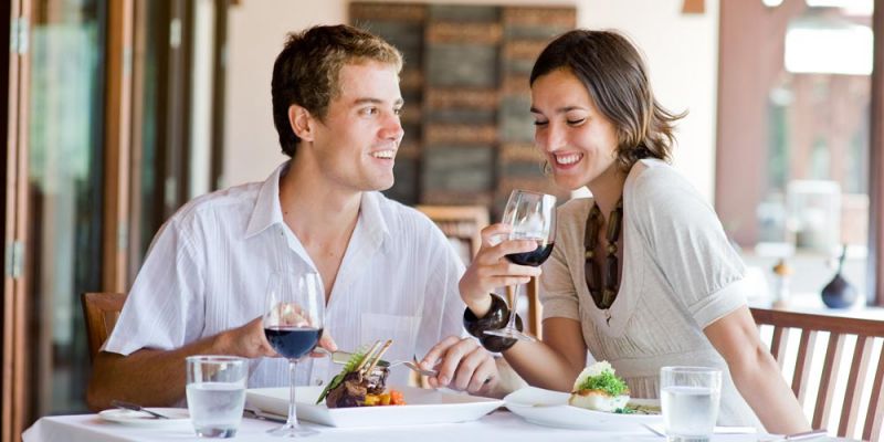 &Tau;&iota; &nu;&alpha; &Mu;&Eta;&Nu; &pi;&alpha;&rho;&alpha;&gamma;&gamma;&epsilon;ί&lambda;&epsilon;&tau;&epsilon; &sigma;&tau;&omicron; &epsilon;&sigma;&tau;&iota;&alpha;&tau;ό&rho;&iota;&omicron;