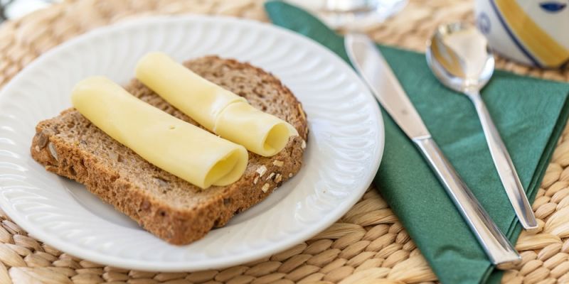 Τυρί χαμηλό σε λιπαρά… μόνο στη δίαιτα;